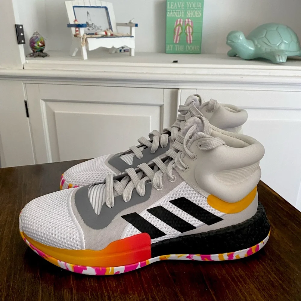 Adidas mens basketball shoes - Picture 2 of 3